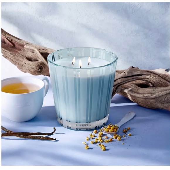 NEST Fragrances Wellness Driftwood & Chamomile 3 Wick 21.1oz Candle - Picture 3 of 9